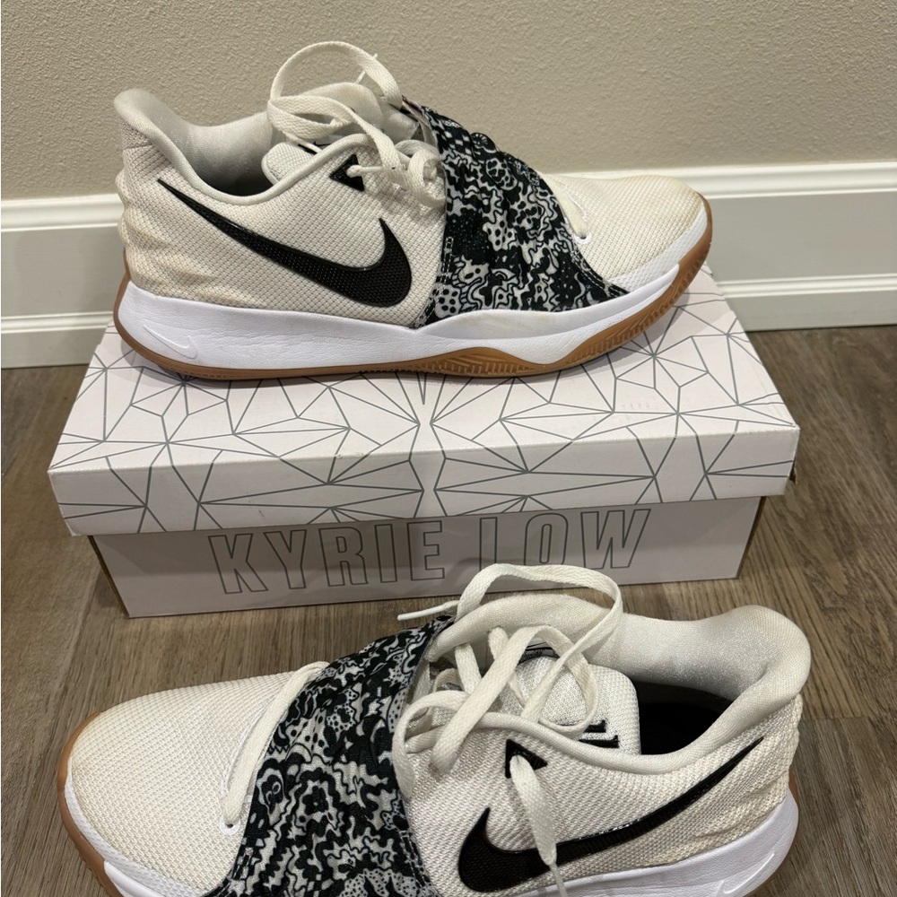 Size 12 men’s Nike Kyrie Low Basketball Shoes in White & Gum